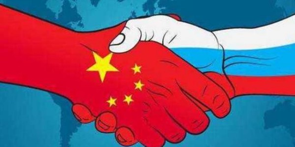 美國三面兩刀，中俄加強合作
