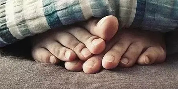 一脫鞋子就尷尬？腳臭的4大原因和解決妙招！
