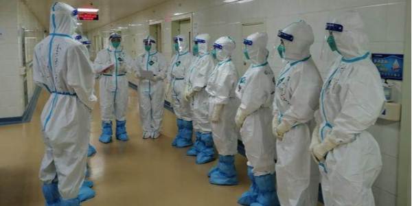 防護服的規(guī)格、材料、質(zhì)量都應(yīng)得到嚴(yán)格的控制